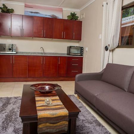 Dyna Guest House Дърбан Екстериор снимка
